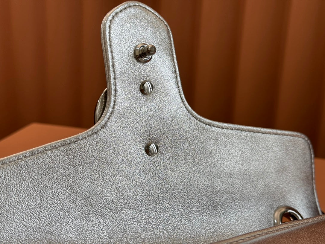MARMONT MEDIUM SHOUDER BAG 26 IN SILVER PATENT CALFSKIN