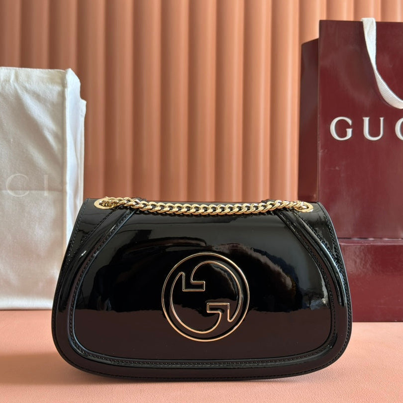 MEDIUM BLONDIE SHOULDER BAG 26.5 IN BLACK PATENT CALFSKIN