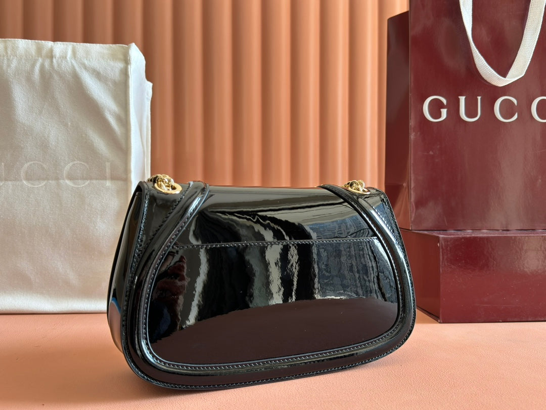 MEDIUM BLONDIE SHOULDER BAG 26.5 IN BLACK PATENT CALFSKIN