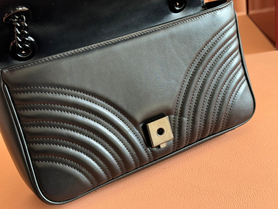 MARMONT SHOULDER BAG 26 IN BLACK CALFSKIN BLACK CHAIN