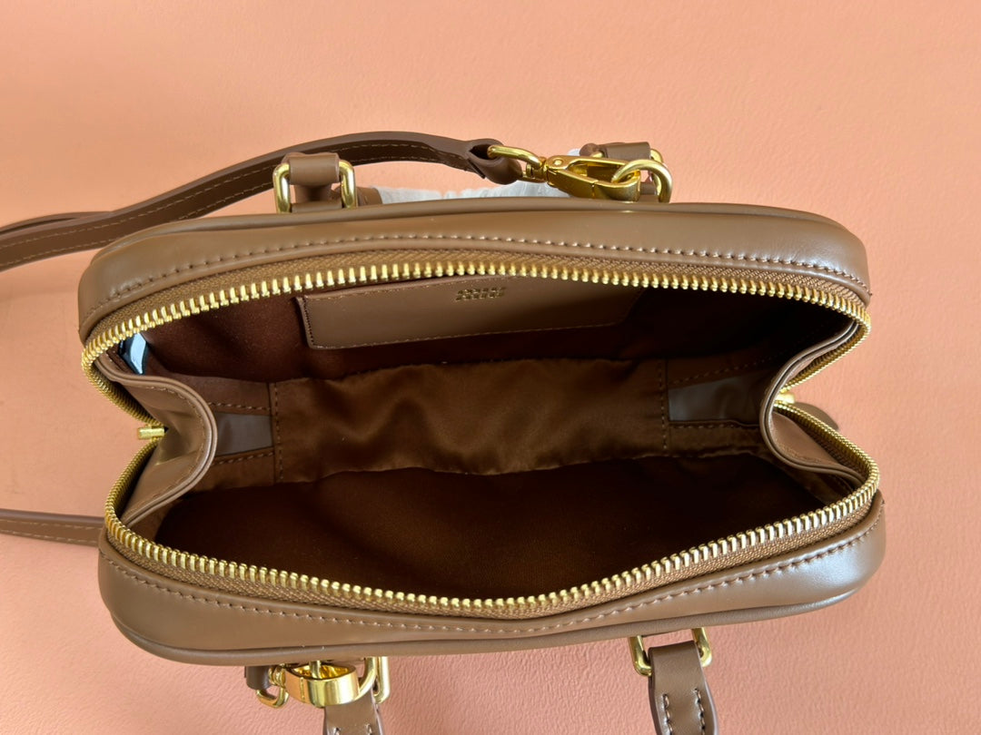 ARCADIE BAG 19 IN TAWNY BROWN SHINY CALFSKIN
