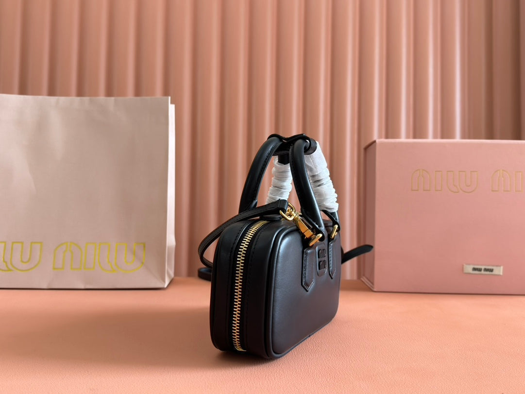ARCADIE BAG 19 IN BLACK SHINY CALFSKIN