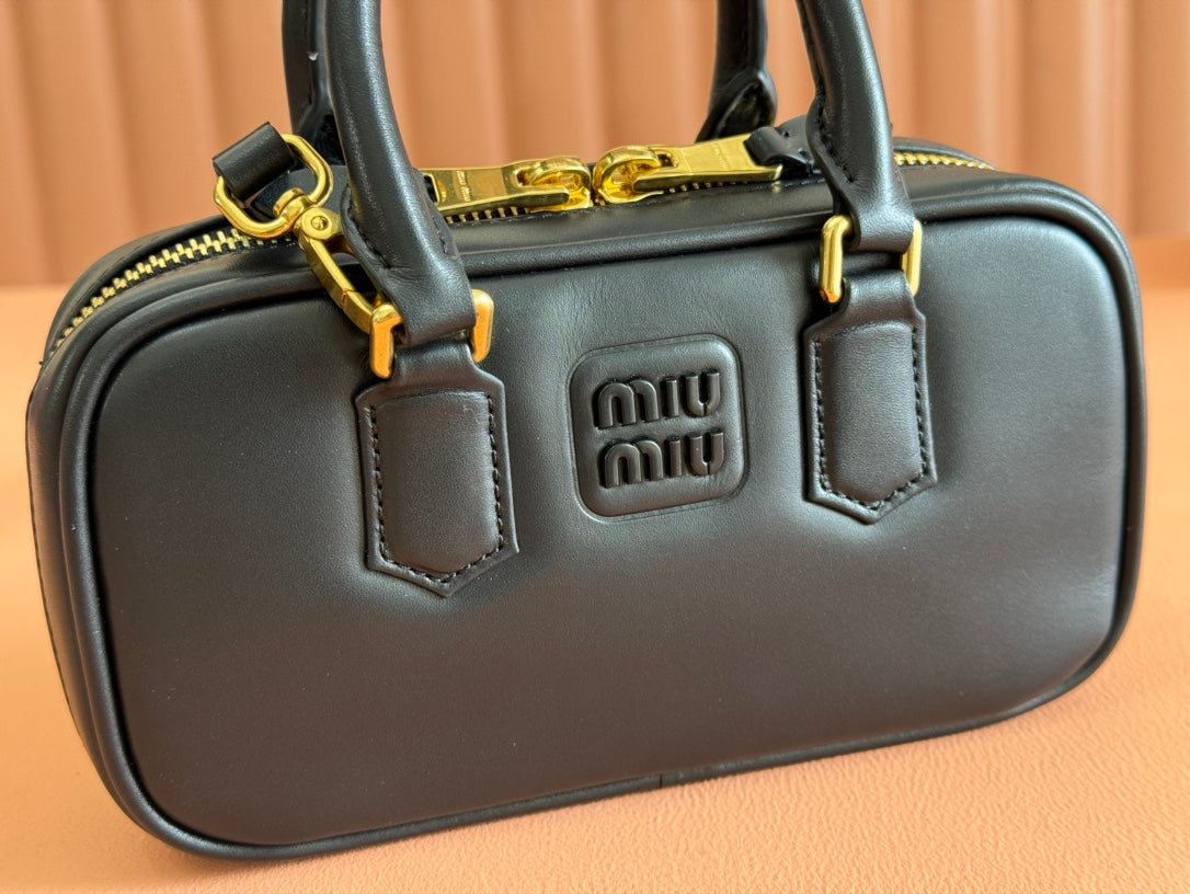 ARCADIE BAG 19 IN BLACK SHINY CALFSKIN