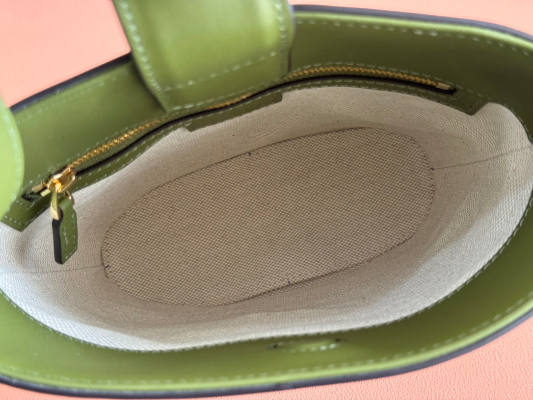 73 SMALL BUCKET BAG 20 IN GREEN SMOOTH CALFSKIN