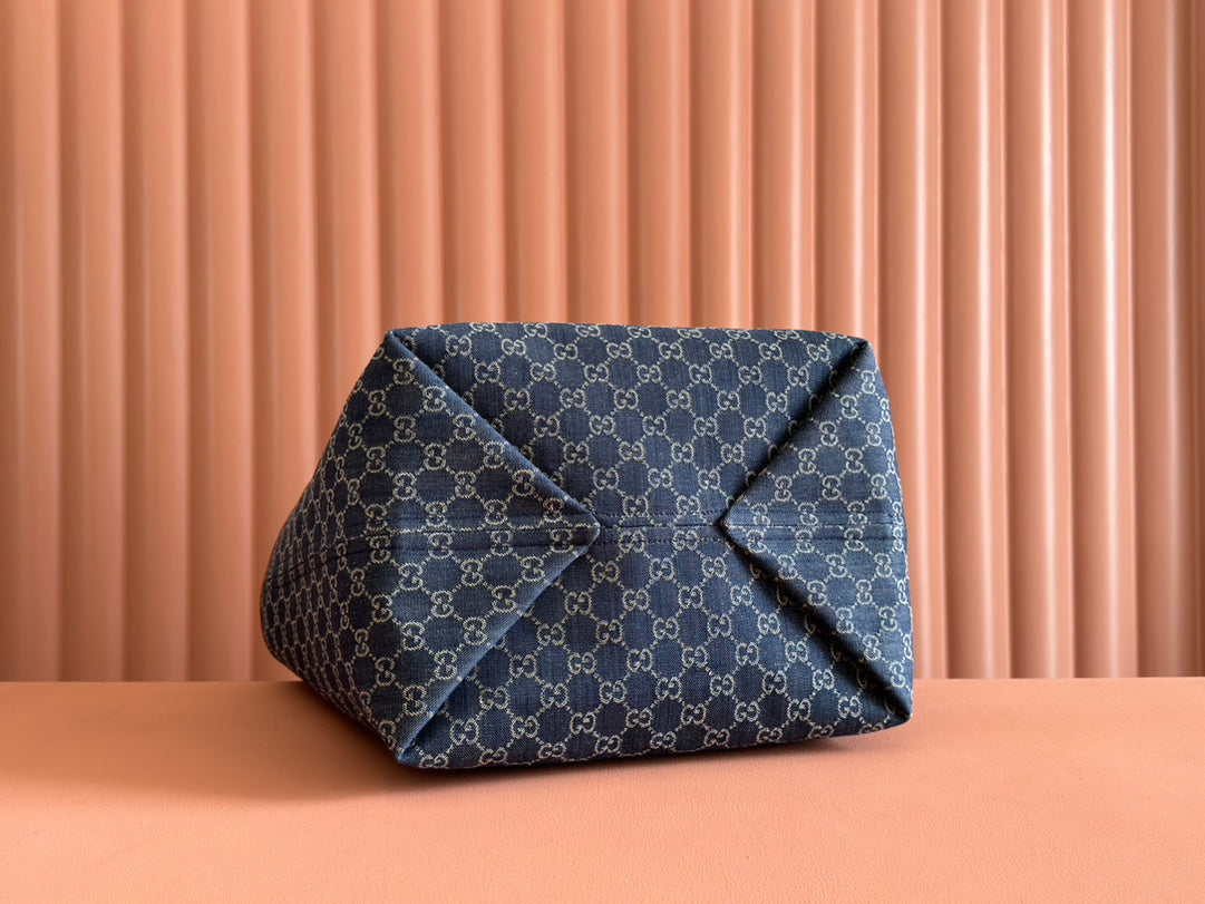 LARGE TOTISSIMA REVERSIBLE TOTE 30.5 IN DARK BLUE DENIM ONE SIDE GREY SUEDE