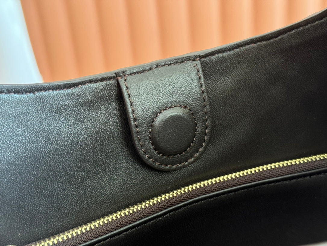 MEDIUM B SHOULDER BAG 42 IN BROWN GG SUEDE
