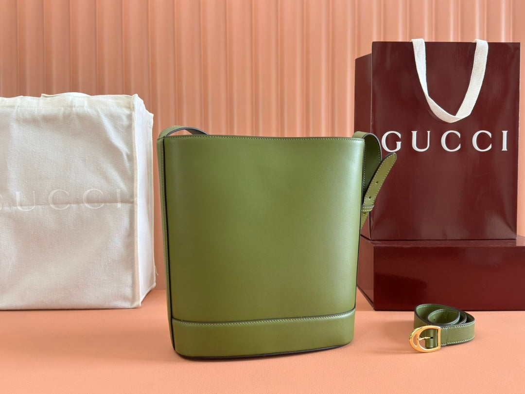 73 MEDIUM BUCKET BAG 27.5 IN GREEN SMOOTH CALFSKIN