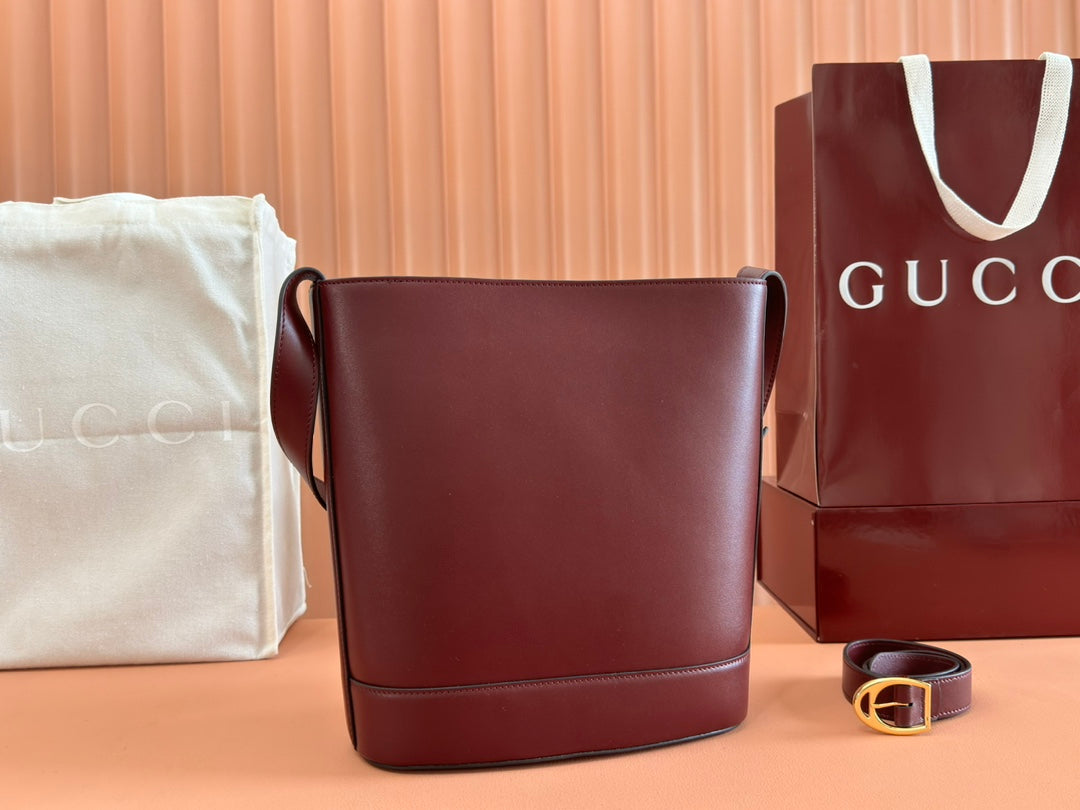 73 MEDIUM BUCKET BAG 27.5 IN ROSSO ANCORA RED SMOOTH CALFSKIN