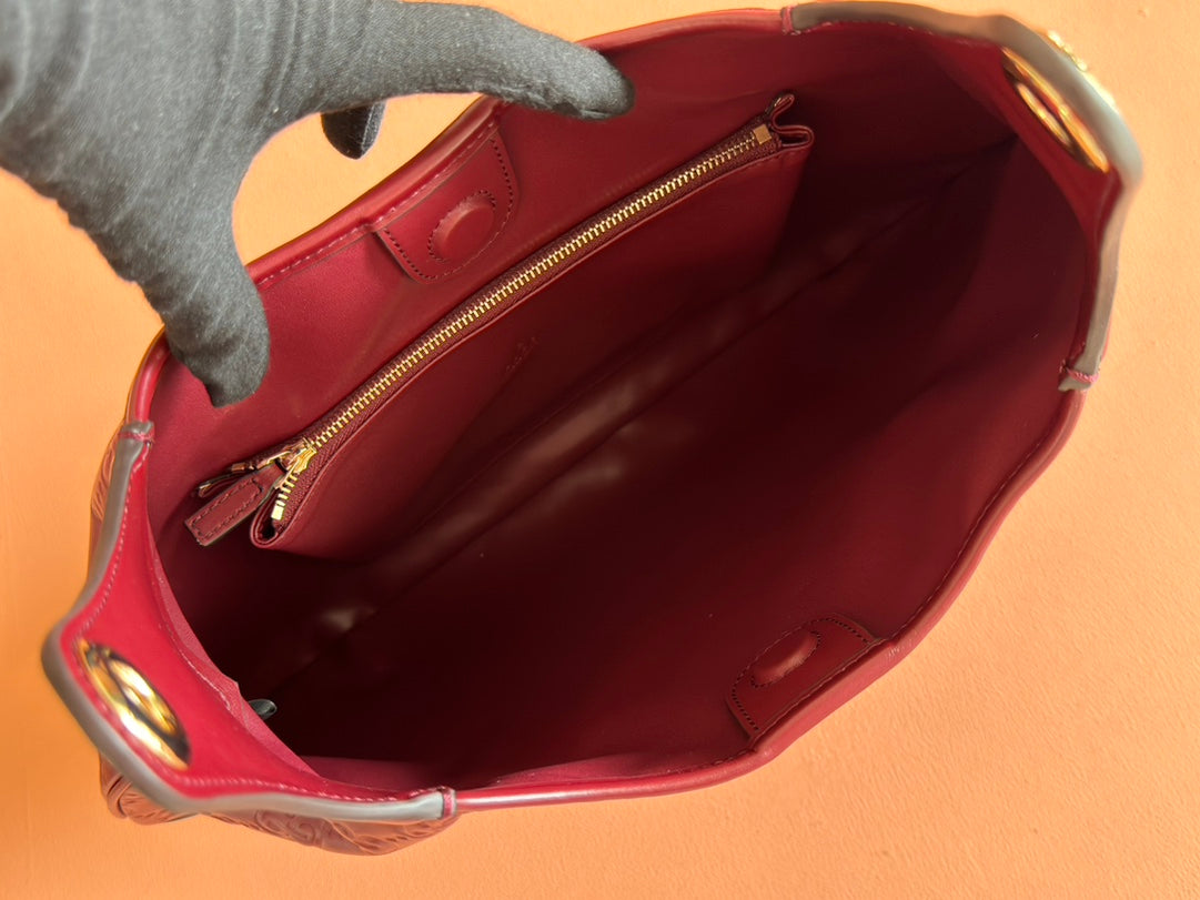 MEDIUM B SHOULDER BAG 42 IN ROSSO ANCORA RED GG EMBOSSED CALFSKIN