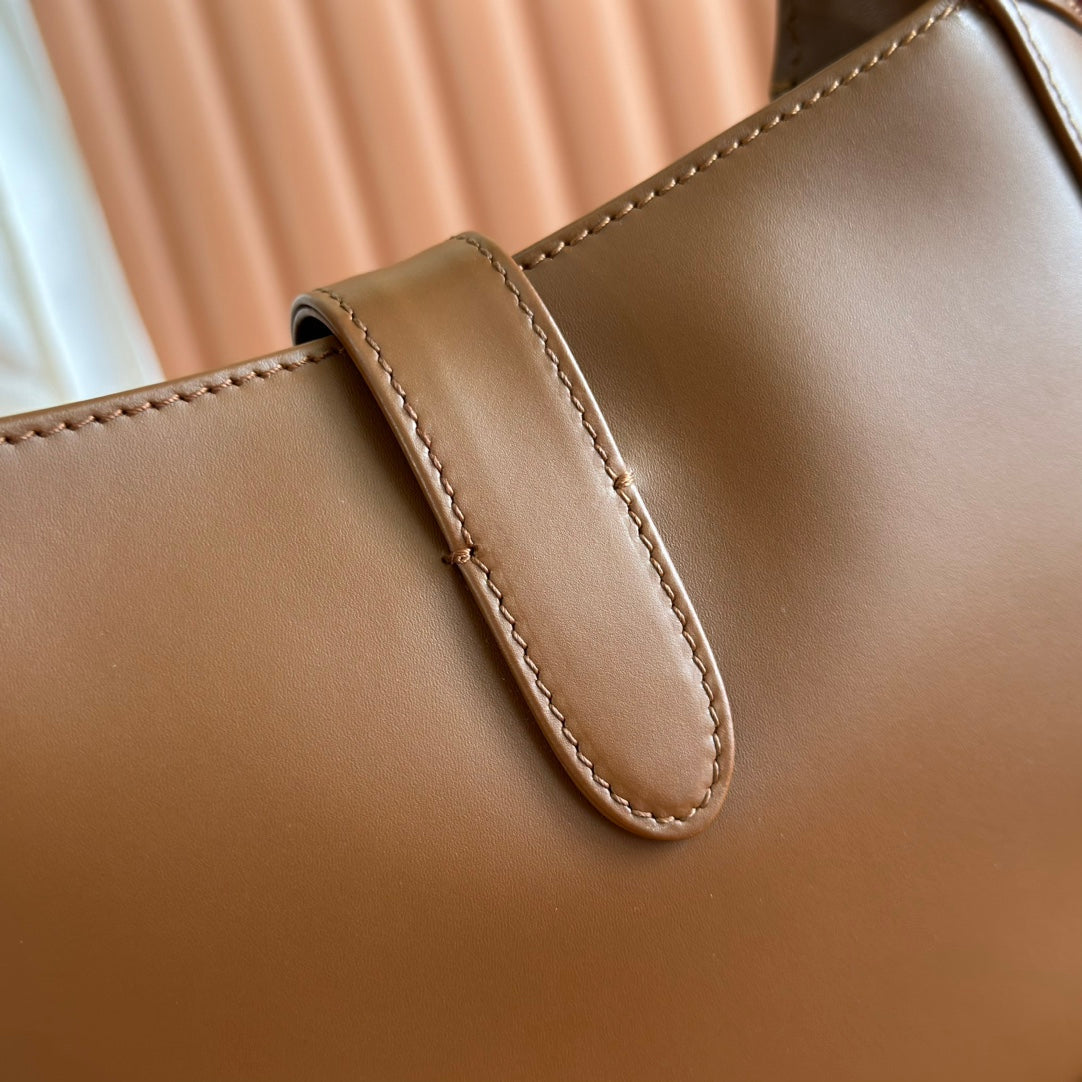 JACKIE SMALL SHOULDER BAG 27 IN TAWNY BROWN CALFSKIN GOLD HARDWARE
