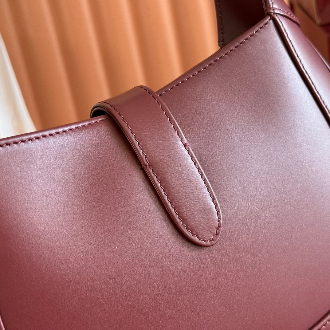 JACKIE SMALL SHOULDER BAG 27 IN BURGUNDY RED CALFSKIN GOLD HARDWARE