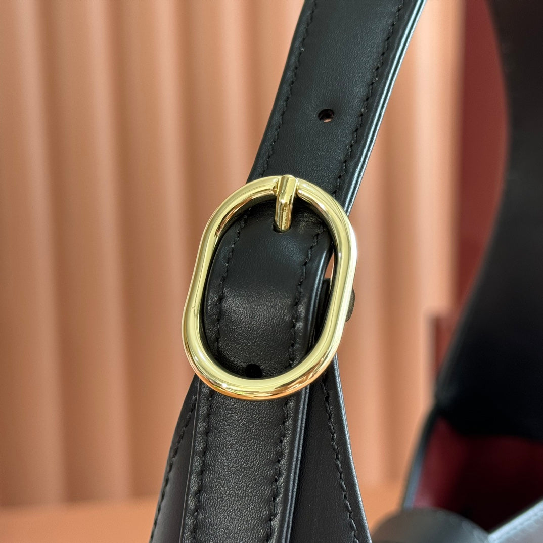 JACKIE SMALL SHOULDER BAG 27 IN BLACK CALFSKIN GOLD HARDWARE