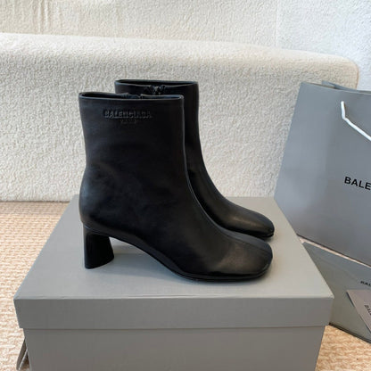 ANKLE BOOTS IN BLACK LOGO EMBOSSED SOFT SHEEPSKIN
