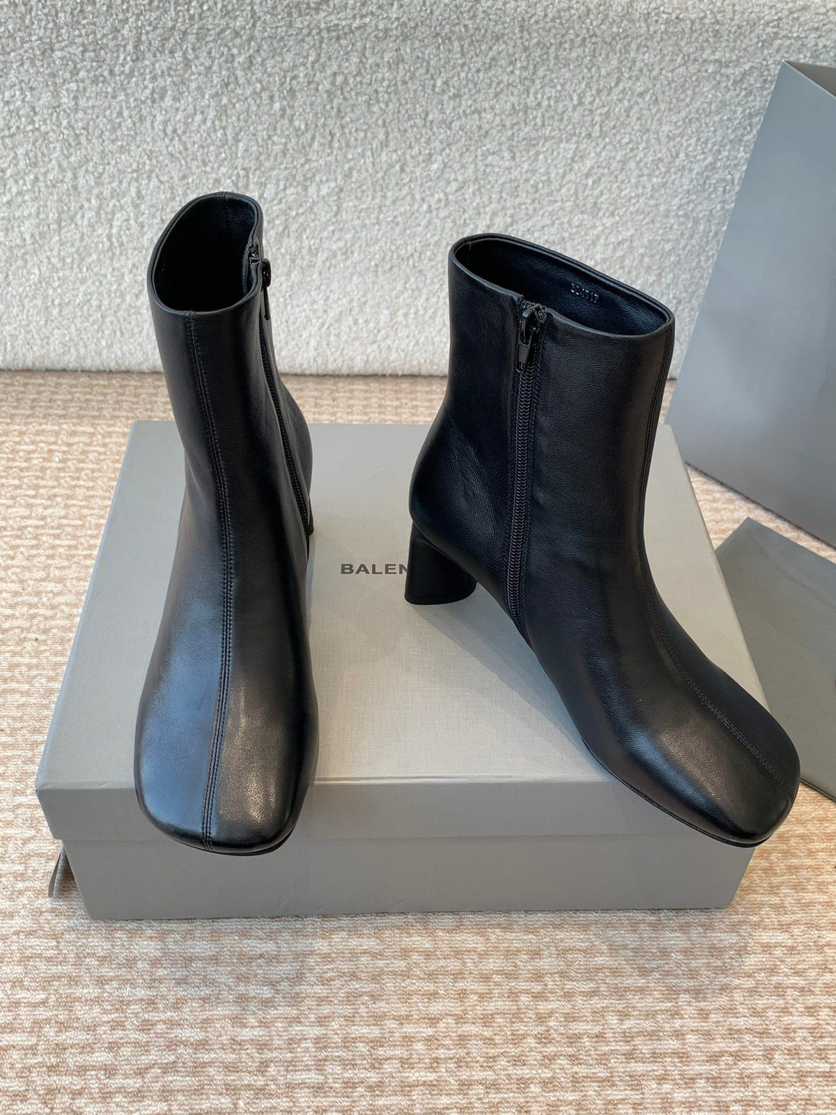 ANKLE BOOTS IN BLACK LOGO EMBOSSED SOFT SHEEPSKIN