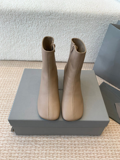 ANKLE BOOTS IN LIGHT BROWN LOGO EMBOSSED SOFT SHEEPSKIN