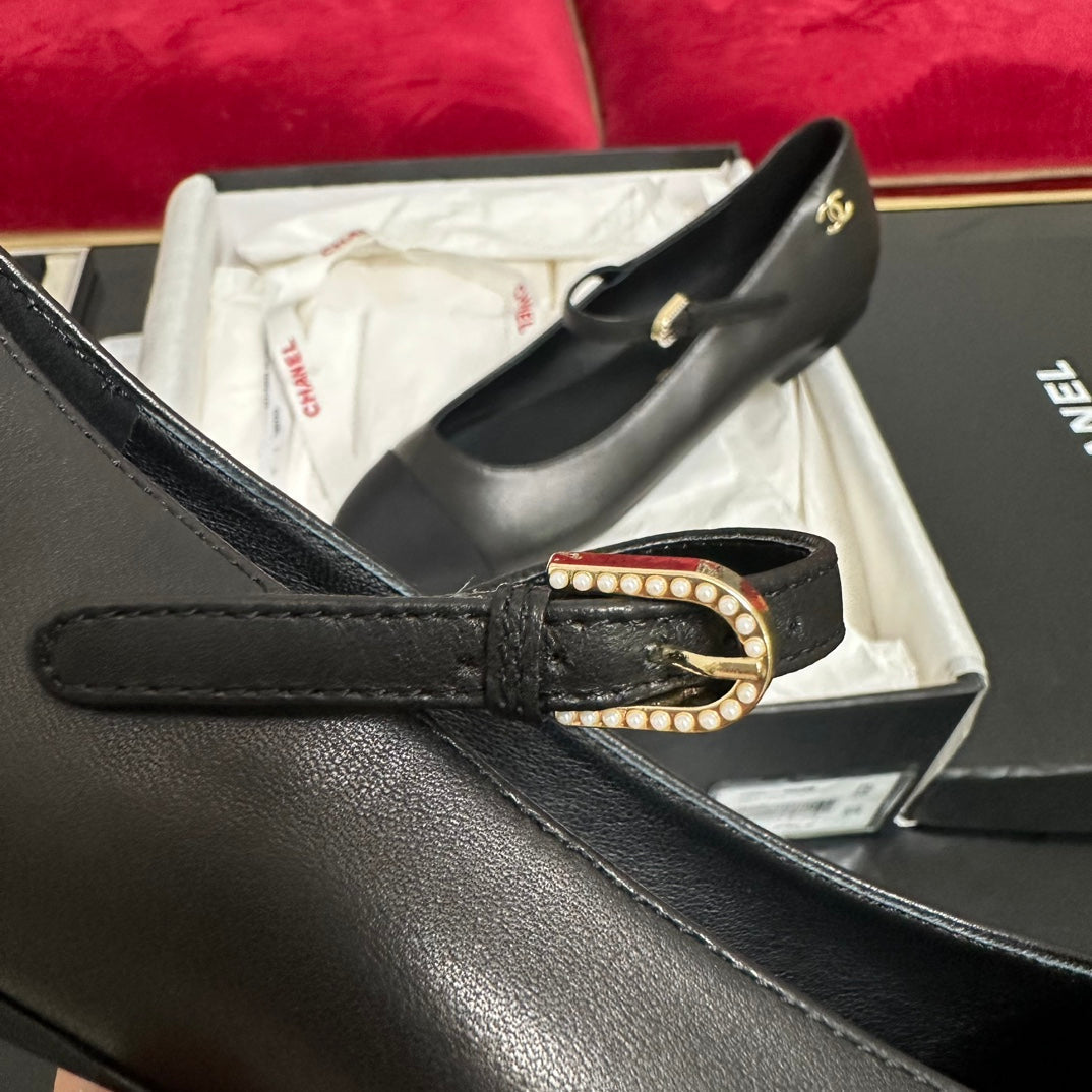 MARY JANE SHOES IN BLACK CALFSKIN AND SATIN
