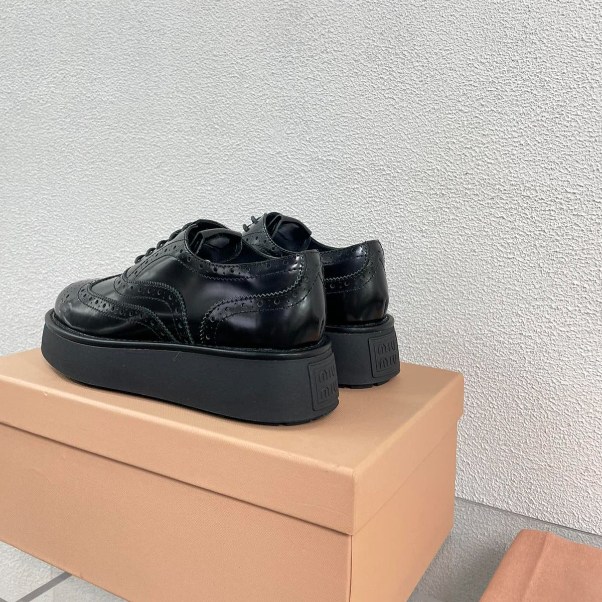 Baroque Thick-Soled Oxford Shoes With Laces Black Calfskin