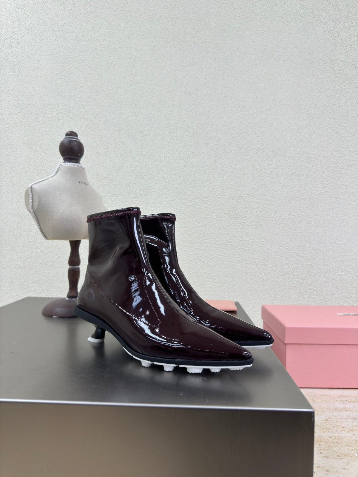 ANKLE POINTED-TOE BOOTS IN MAHOGANY GLOSSY CALFSKIN