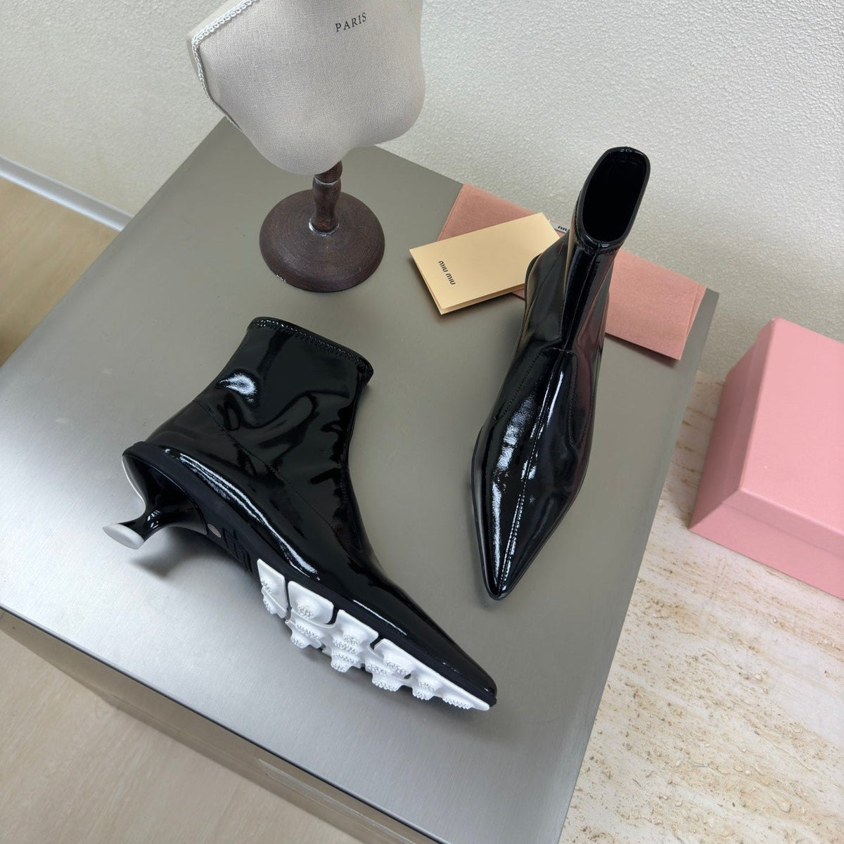 ANKLE POINTED-TOE BOOTS IN BLACK GLOSSY CALFSKIN