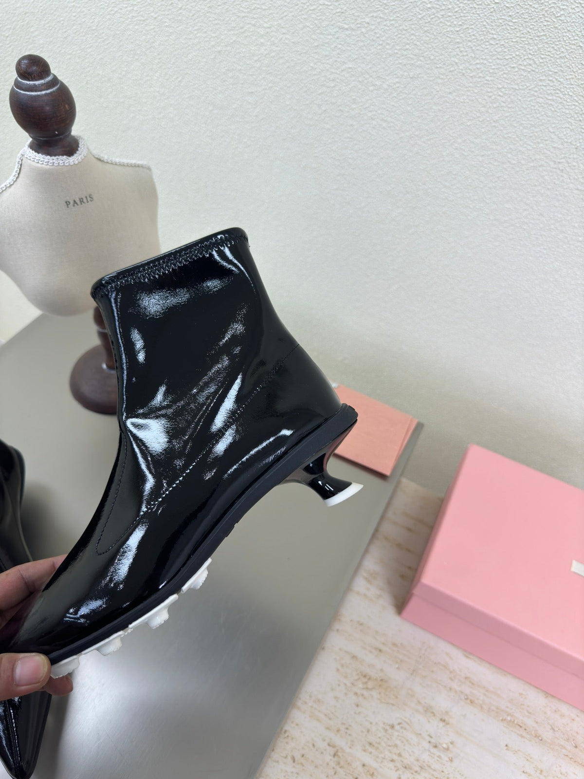 ANKLE POINTED-TOE BOOTS IN BLACK GLOSSY CALFSKIN