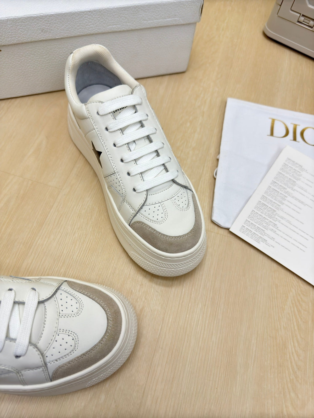 BLACK STAR PLATFORM SNEAKER IN WHITE CALFSKIN AND SUEDE