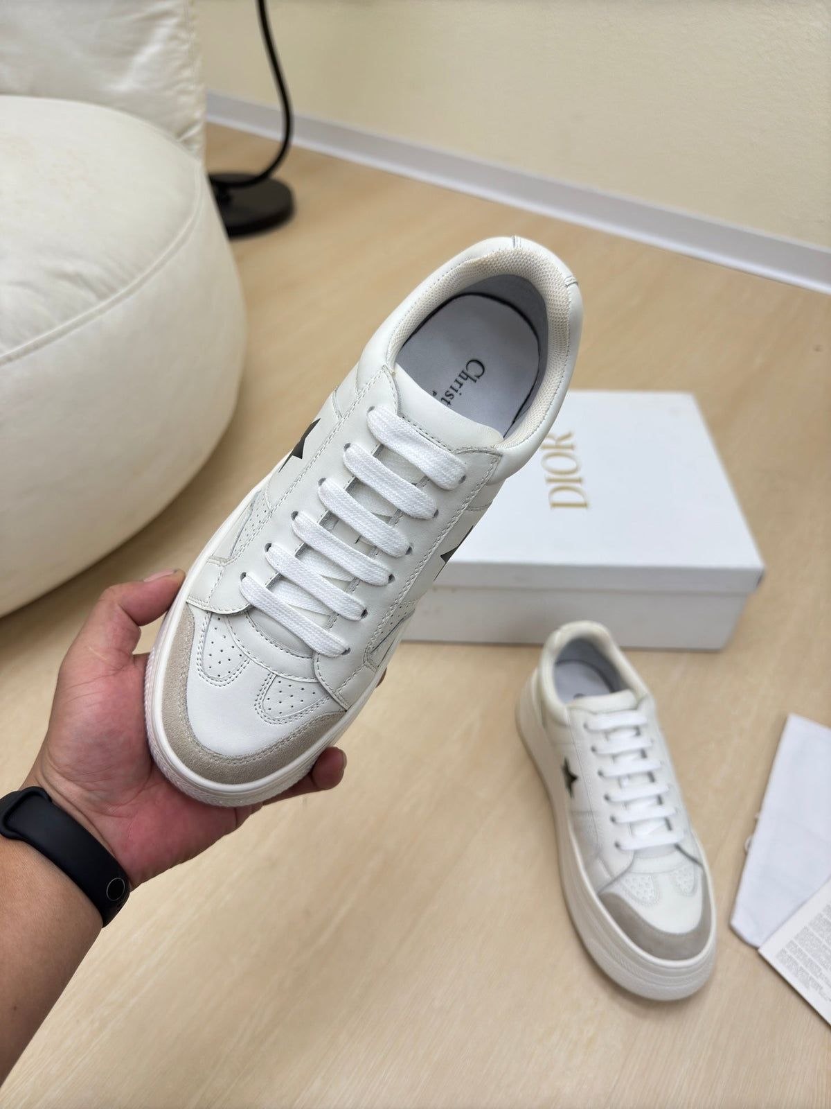 BLACK STAR PLATFORM SNEAKER IN WHITE CALFSKIN AND SUEDE