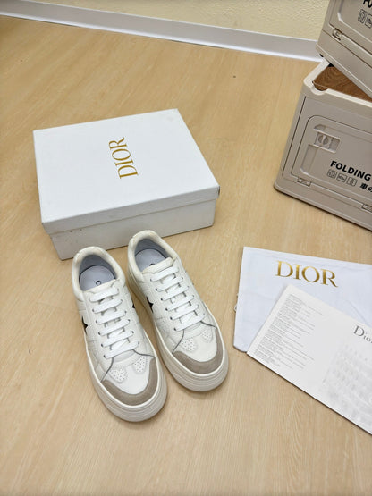 BLACK STAR PLATFORM SNEAKER IN WHITE CALFSKIN AND SUEDE