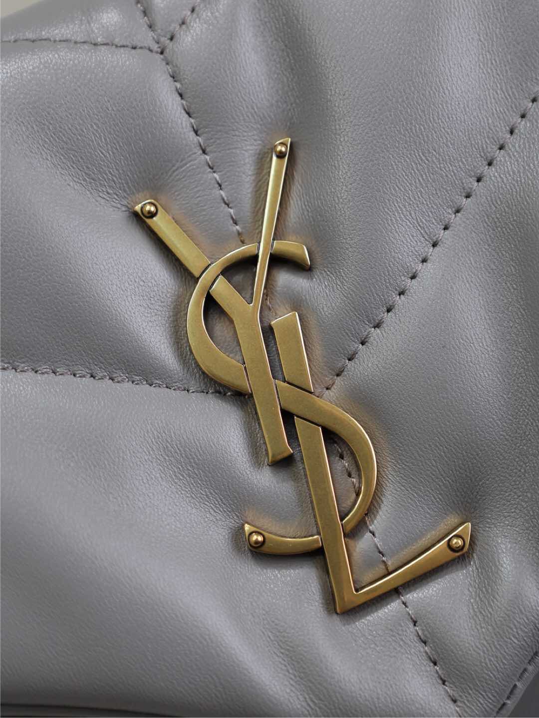 YSL 25S LOULOU PUFFER MEDIUM 29 IN SMOKY LAVENDER