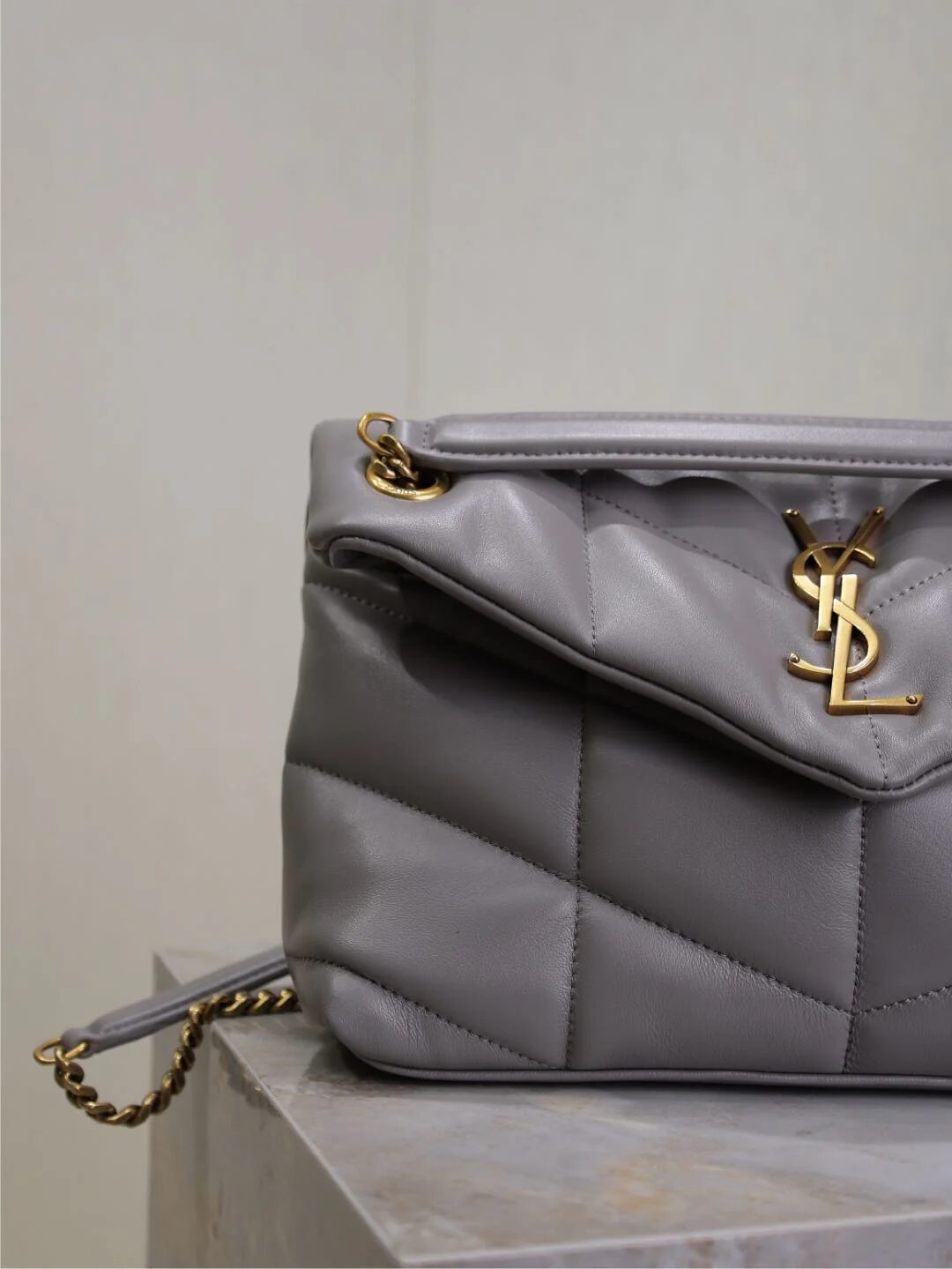YSL 25S LOULOU PUFFER MEDIUM 29 IN SMOKY LAVENDER