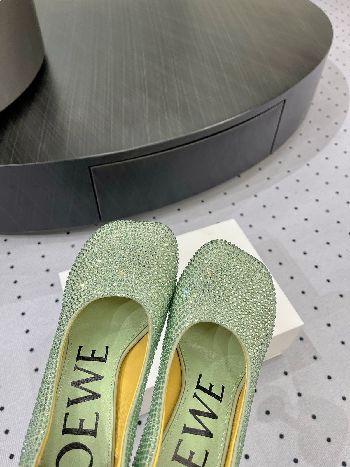 Loew pump 100 in suede and allover rhinestones pastel green