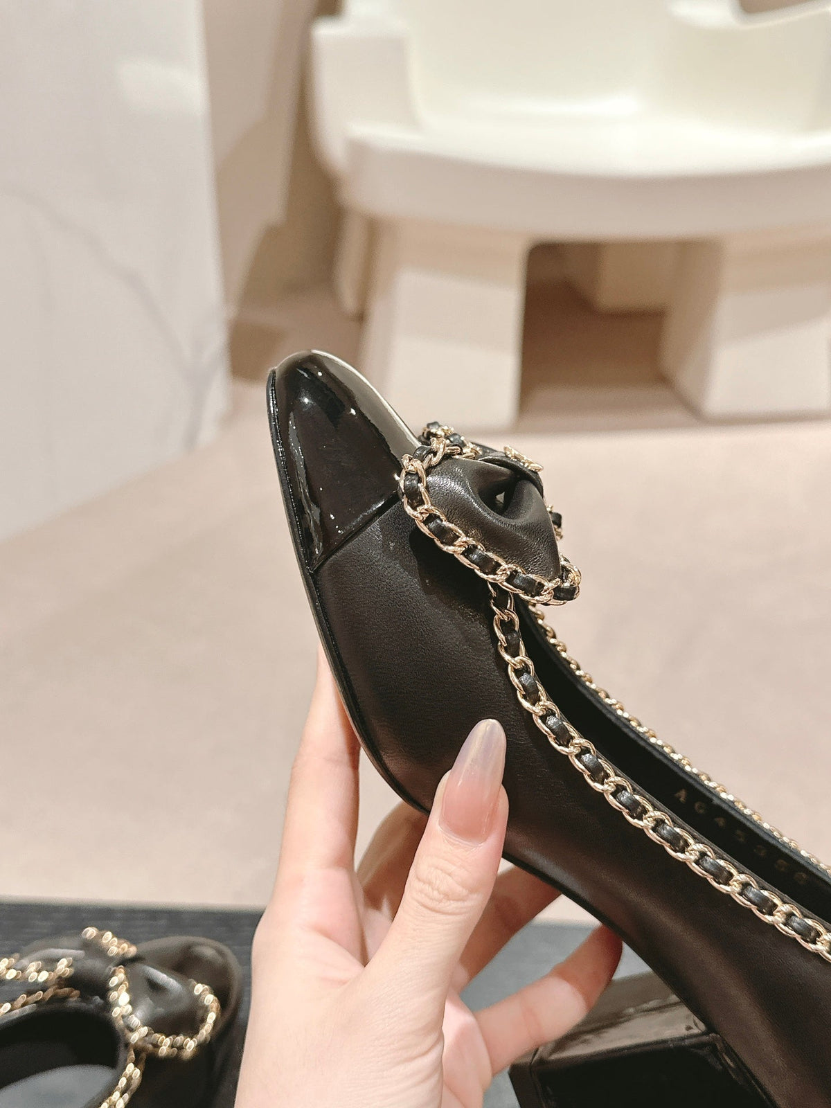 BOWKNOT HIGH HEELS IN BLACK SHEEPSKIN