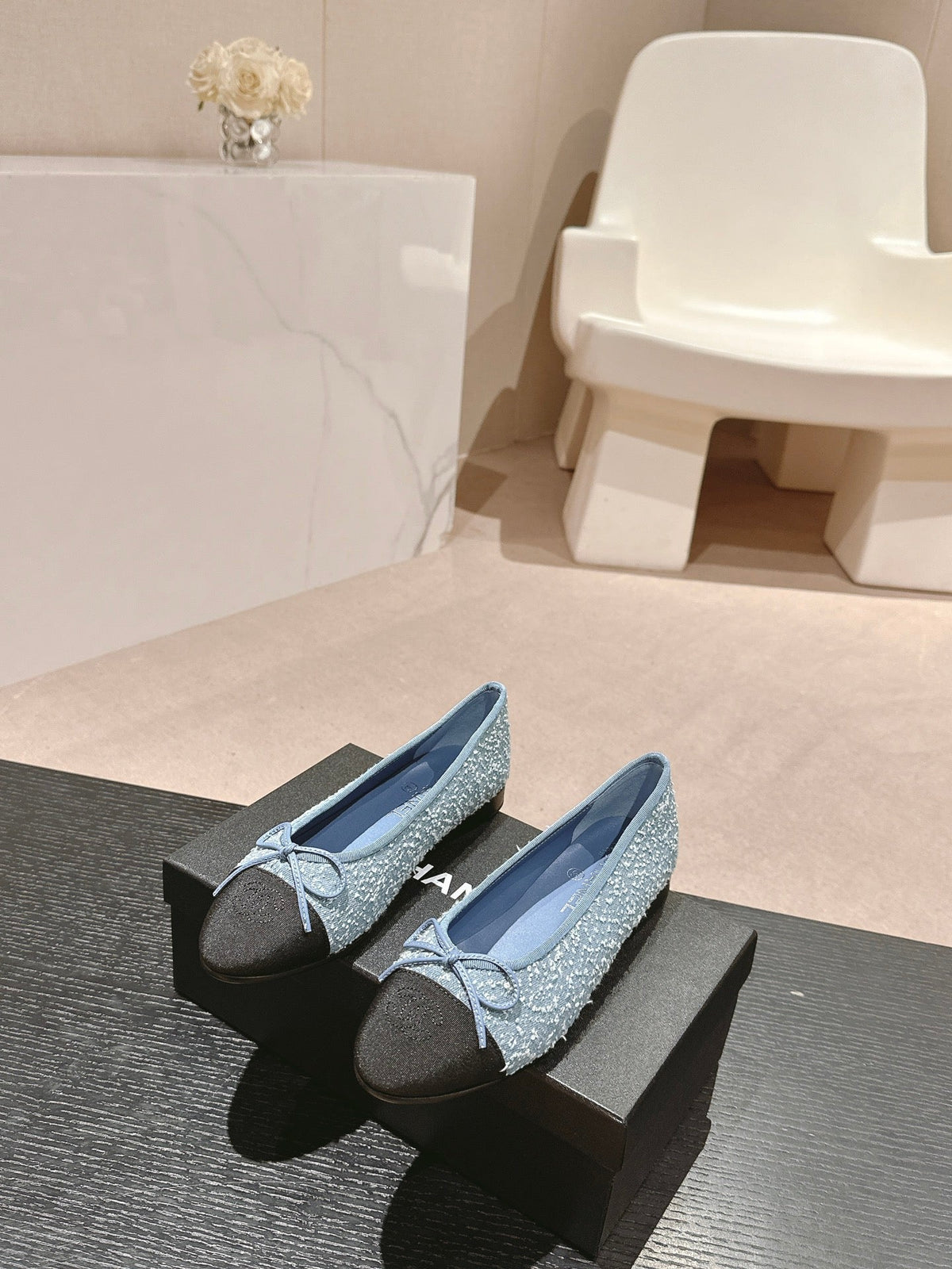 BALLET FLATS IN CERULEAN BLUE DENIM AND BLACK SATIN