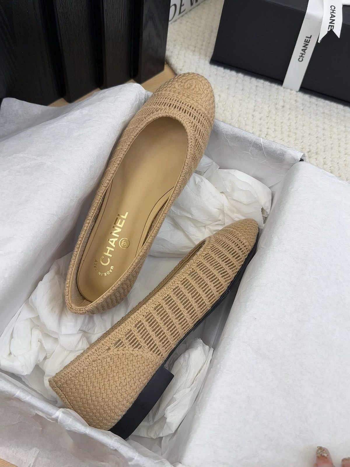BALLERINAS IN PEANUT BROWN RAFFIA