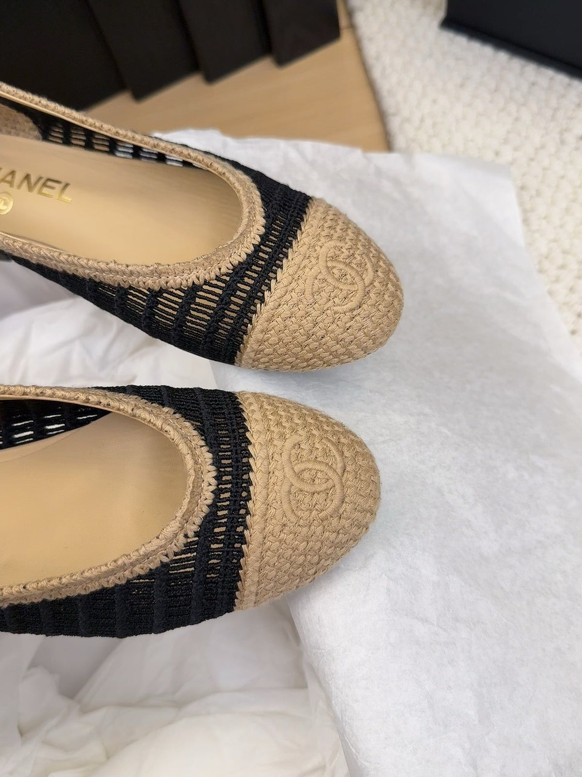 BALLERINAS IN BLACK MIX PEANUT BROWN RAFFIA