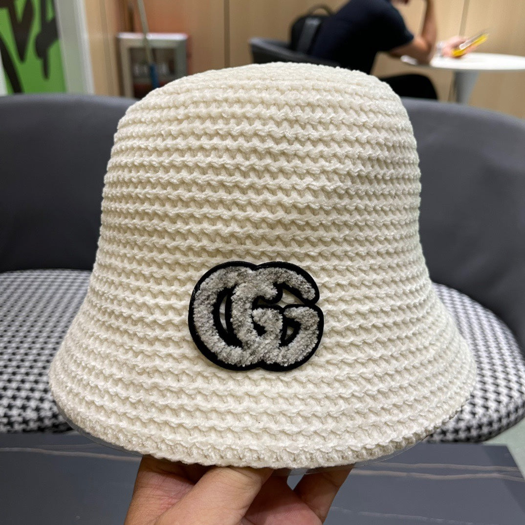 BUCKET HAT IN WHITE WOOL 389113