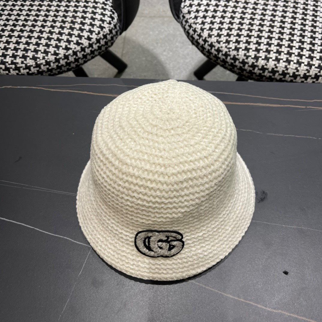 BUCKET HAT IN WHITE WOOL 389113