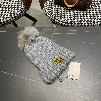 BEANIE HAT IN DOVE GRAY WOOL 403395