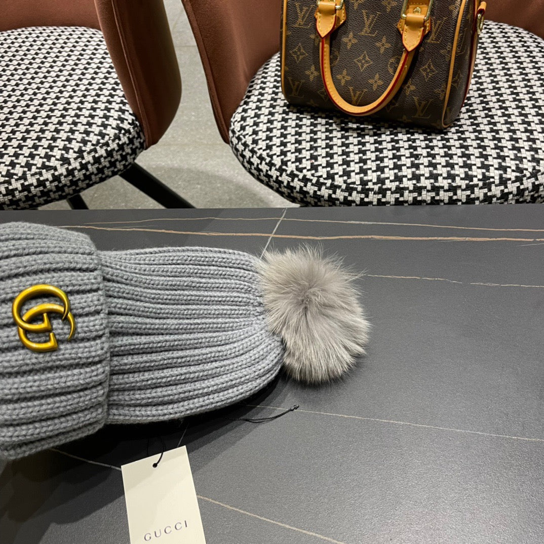 BEANIE HAT IN DOVE GRAY WOOL 403395