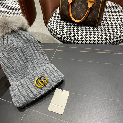 BEANIE HAT IN DOVE GRAY WOOL 403395