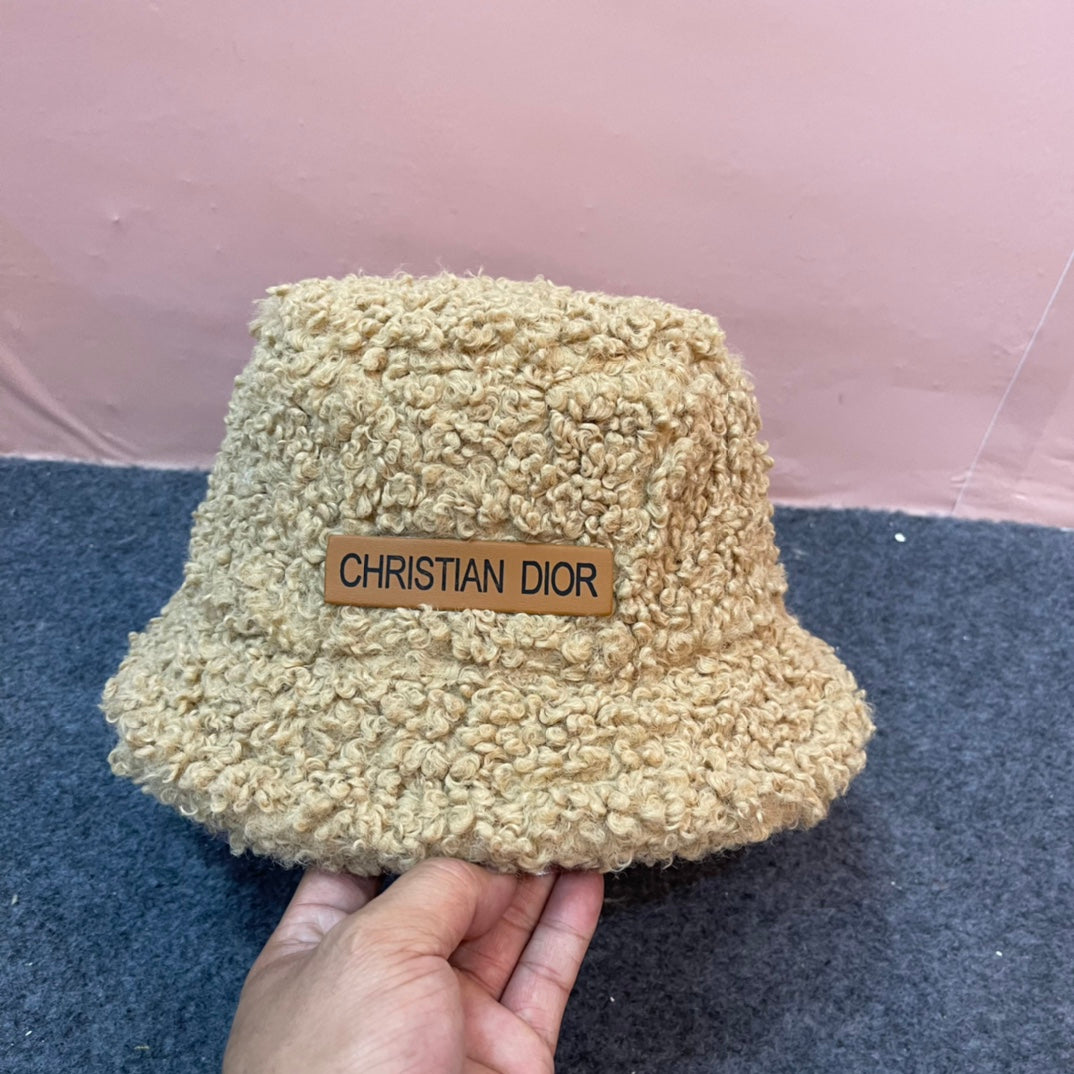 BUCKET HAT IN CAMEL BEIGE FLEECE 436570