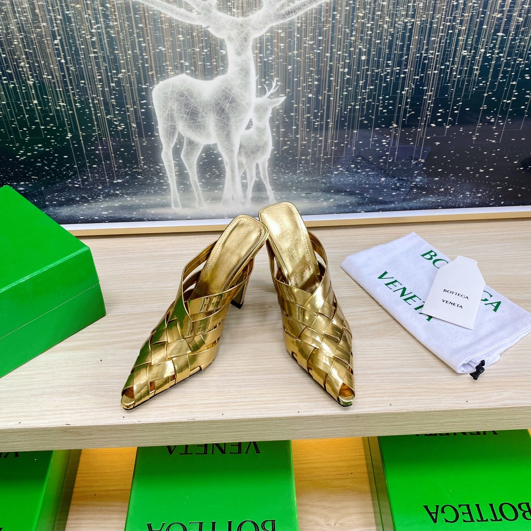ALFIE LEATHER HIGH MULES IN GOLD PATENT CALFSKIN WITH WOVEN DESIGN