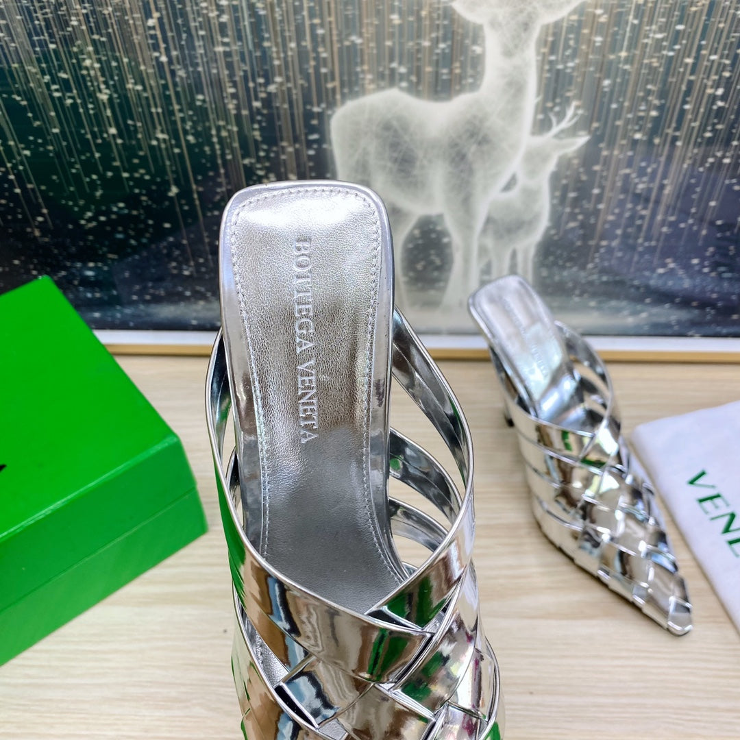 ALFIE LEATHER HIGH MULES IN SILVER PATENT CALFSKIN WITH WOVEN DESIGN
