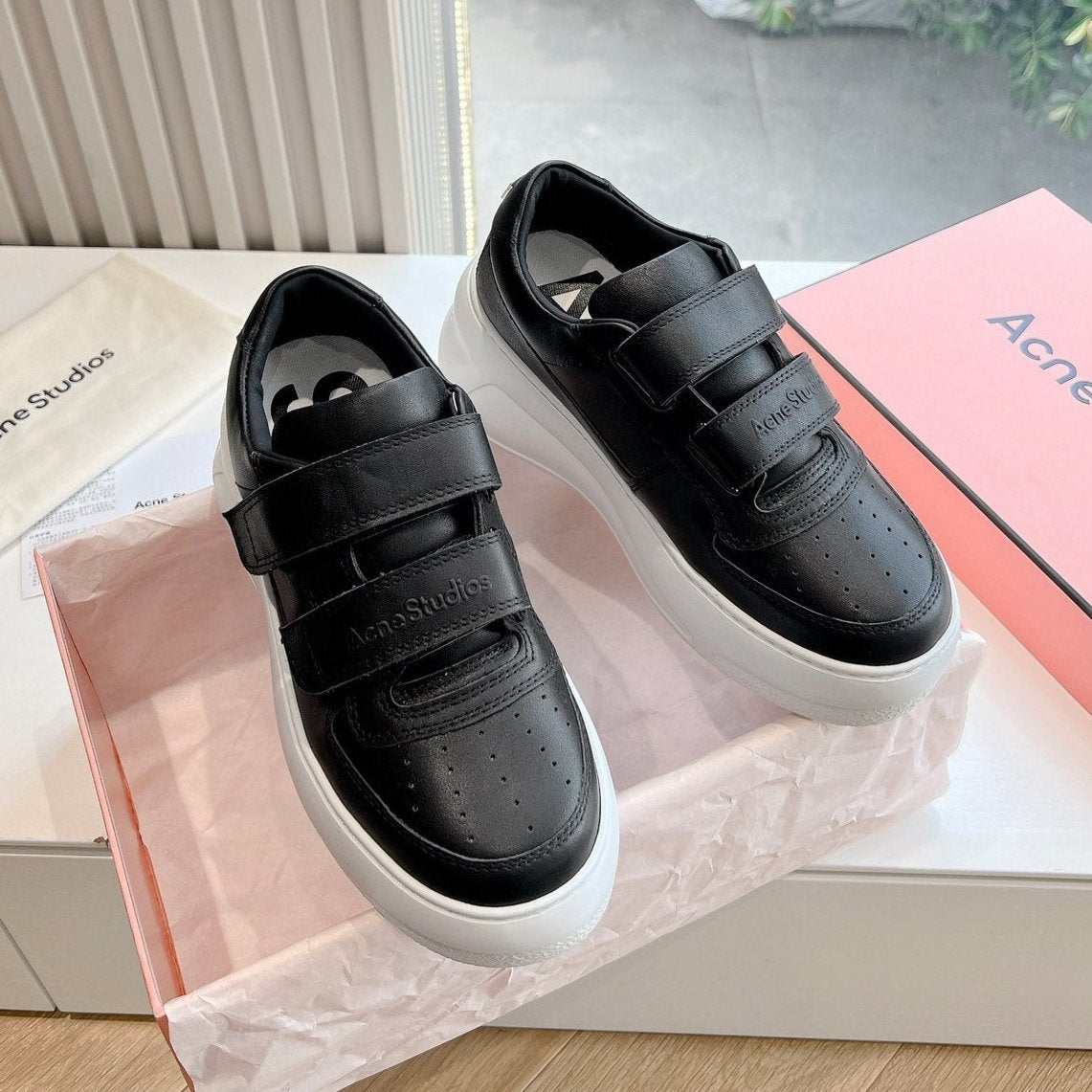 ACNE STUDIO SNEAKER IN BLACK LAMBSKIN