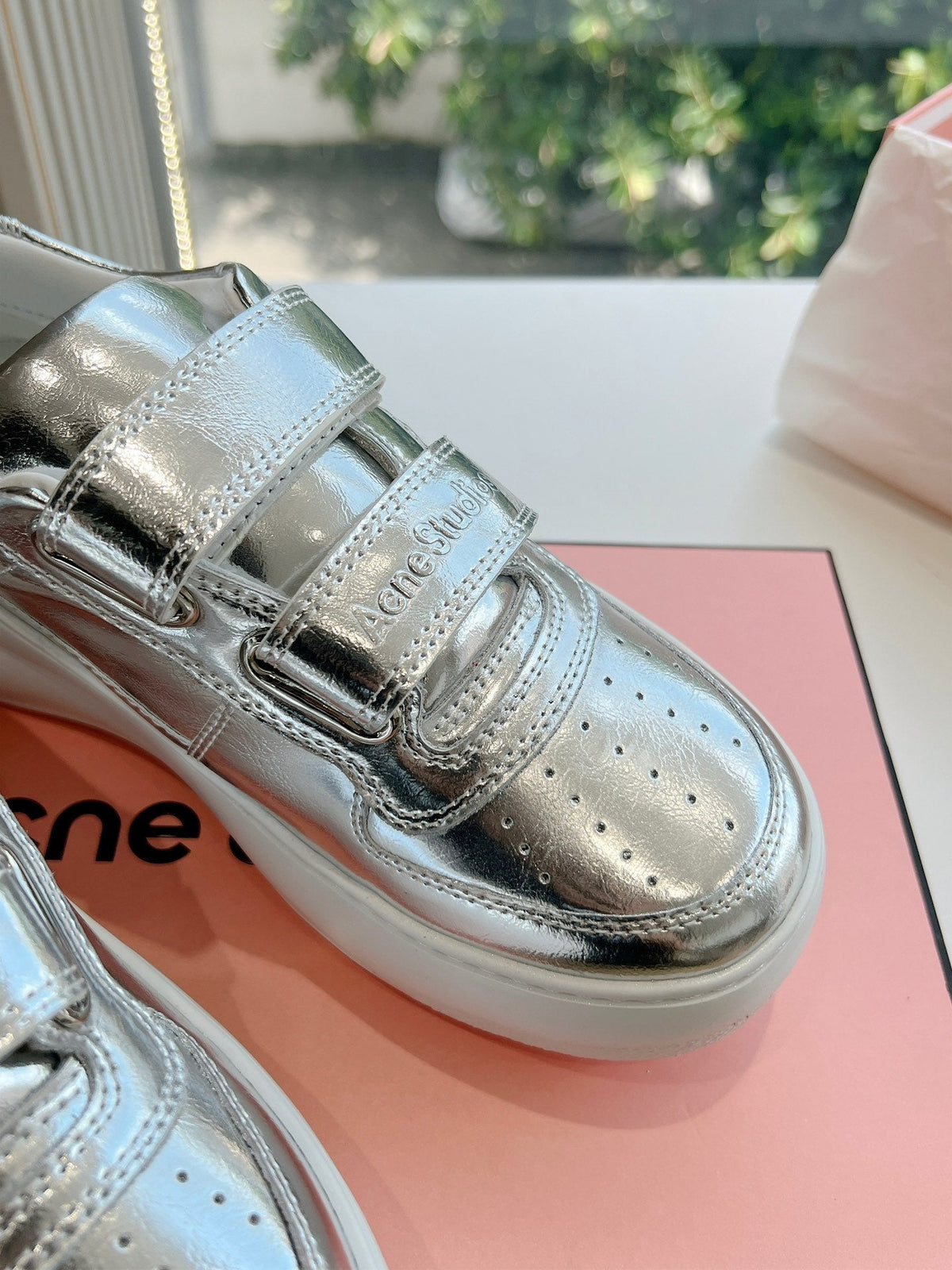 ACNE STUDIO SNEAKER IN SILVER LAMBSKIN