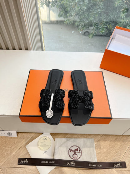 0RAN SLIDE IN BLACK CALFSKIN WITH CRYSTALS