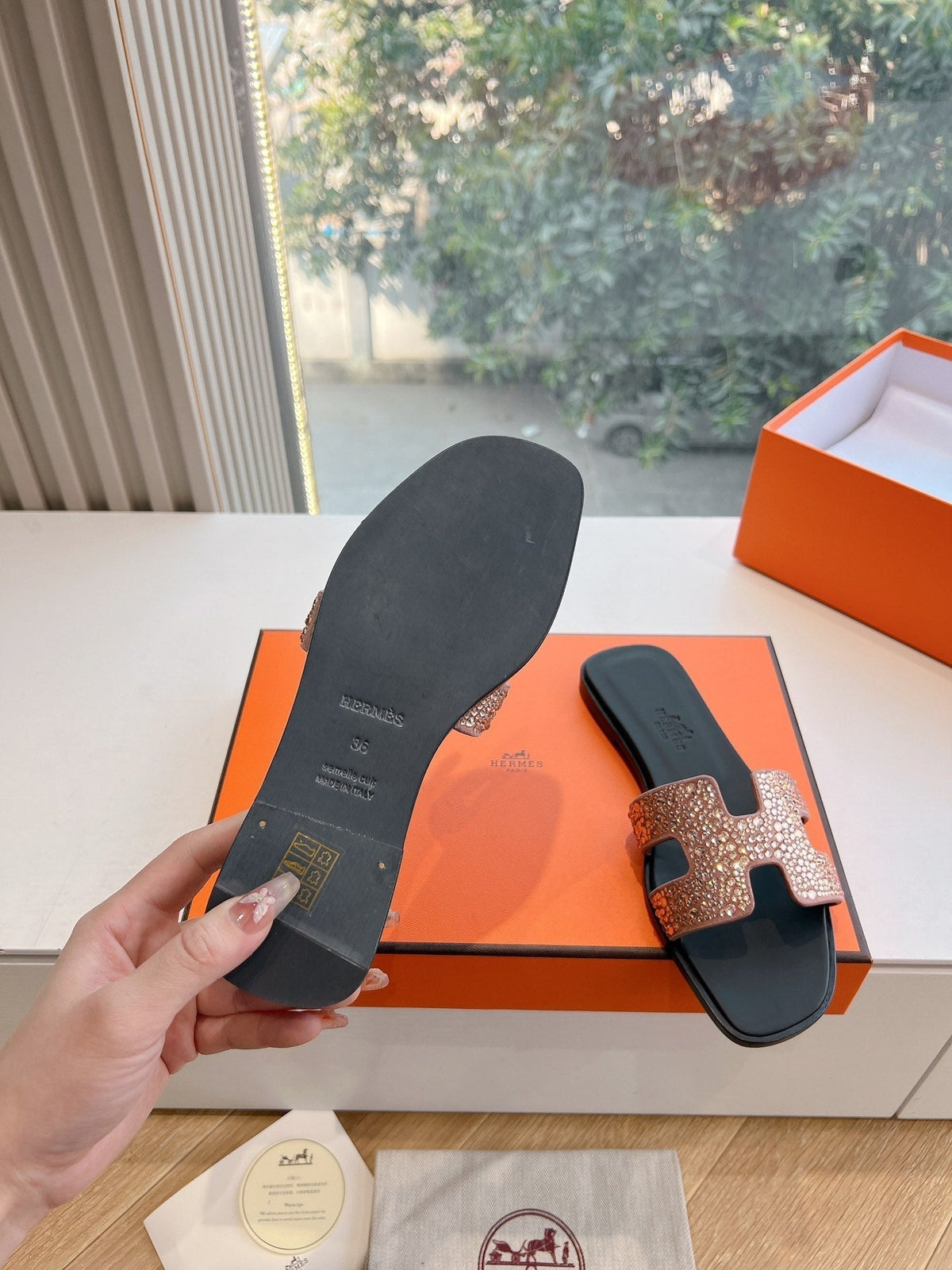 0RAN SLIDE IN PENNY BROWN CALFSKIN WITH CRYSTALS