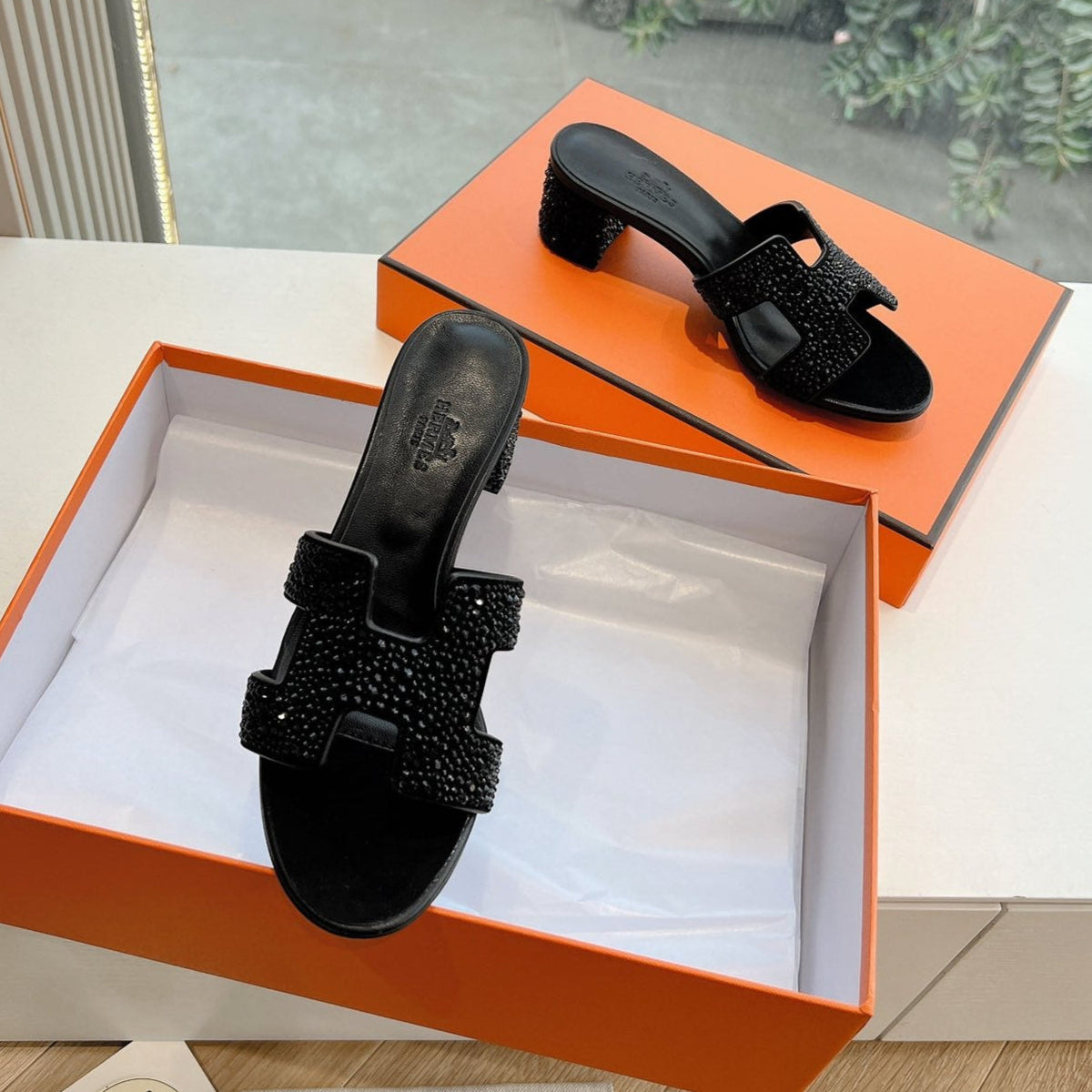 0ASIS SANDAL IN BLACK SUEDE WITH CRYSTALS