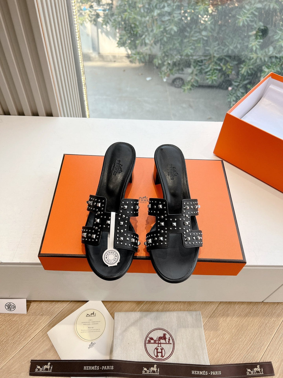 0ASIS SANDAL IN BLACK CALFSKIN WITH STUD