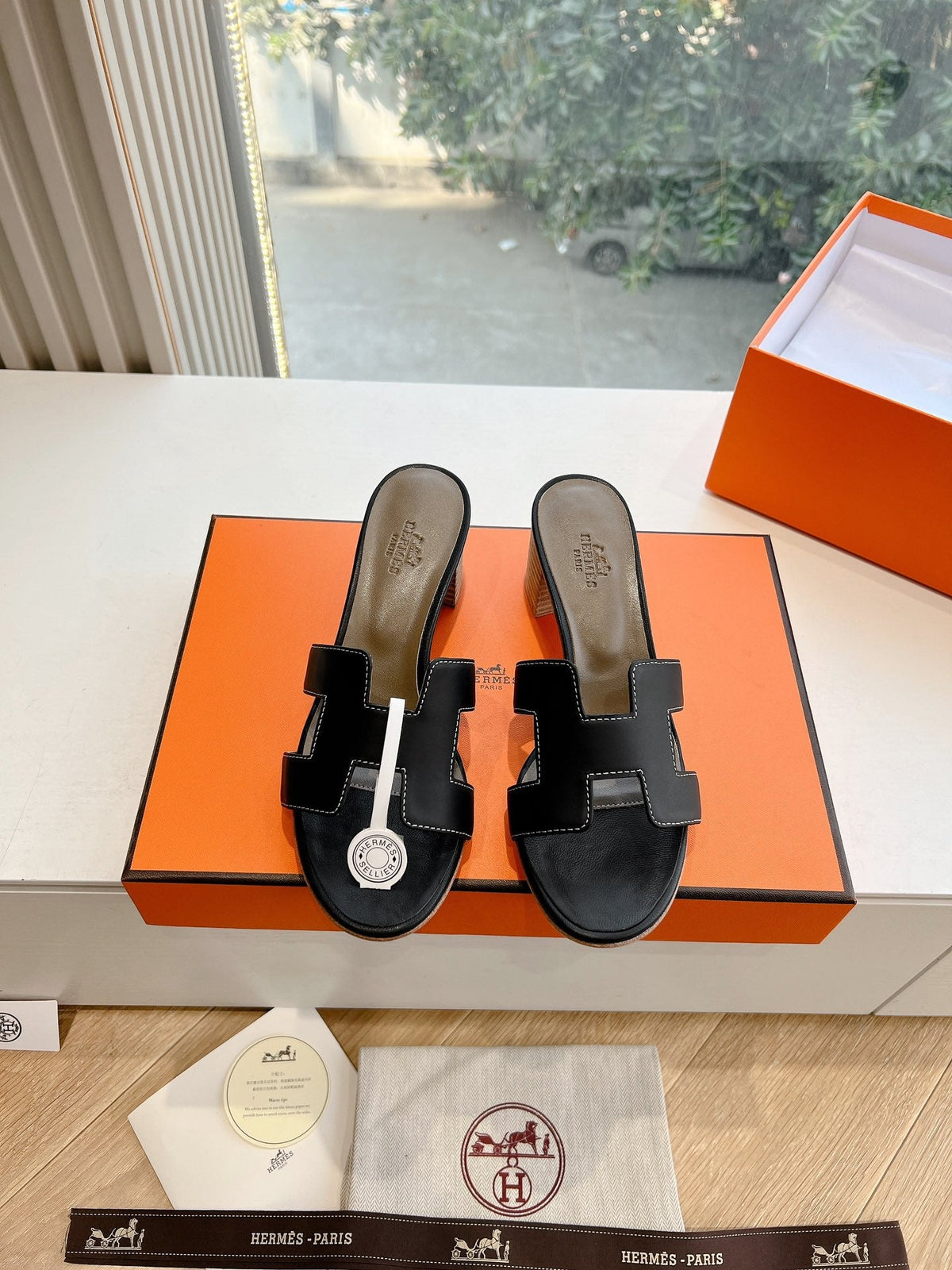 0ASIS SANDAL IN BLACK CALFSKIN