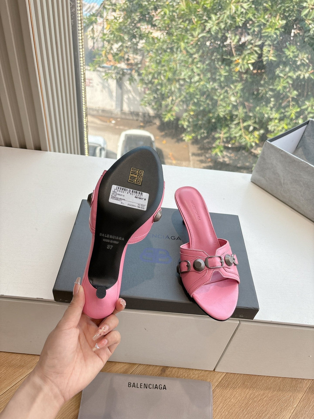 CAGOLE MID-HEEL MULES IN SHOCKING PINK CALFSKIN